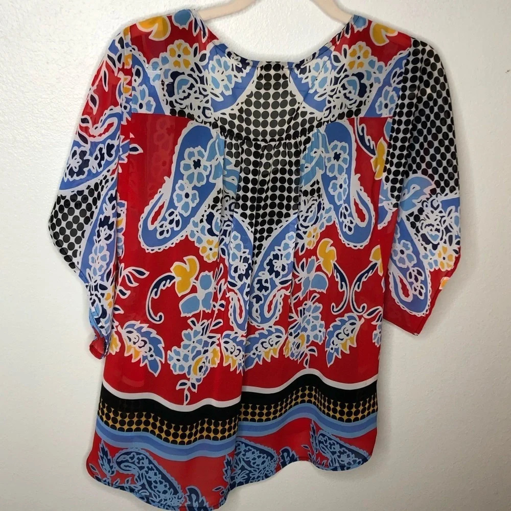 One world woman’s top colorful size small